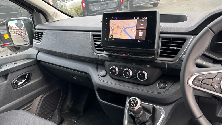 Nissan Primastar 30 L2 Diesel 2.0 dCi 150ps H1 Tekna Van